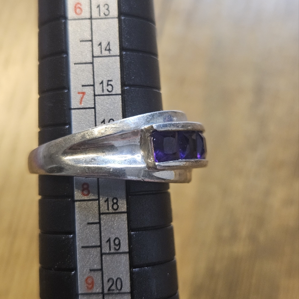 Vintage Princess Cut Purple Stone Bar 925 Sterling Silver Band Ring Size 7.5 - Picture 3 of 3